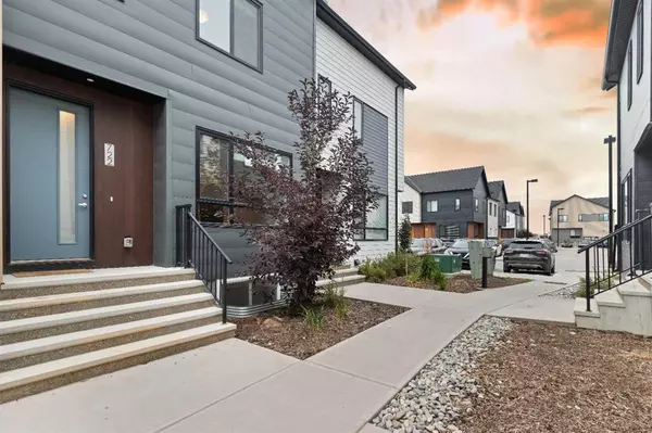 Calgary, AB T3N1M3,722 Redstone CRES NE