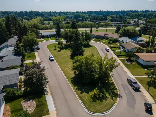 Red Deer, AB T4N 4Z7,14 Forest Close