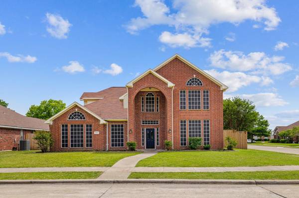 2302 Lawton Lane, Rowlett, TX 75089