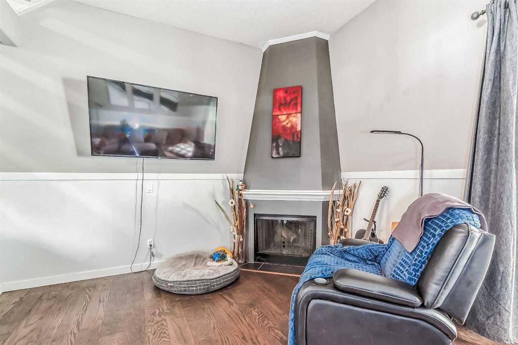 Calgary, AB T2A 6E1,919 38 ST NE #306