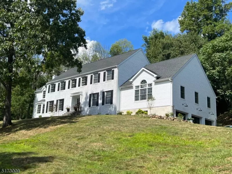 4 Bridge Hollow Rd, Tewksbury Twp., NJ 07830