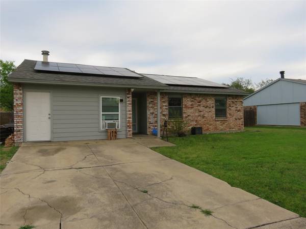 3213 Heritage Lane, Forest Hill, TX 76140