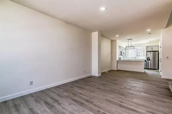 Calgary, AB T3P 1B2,219 142 AVE NW