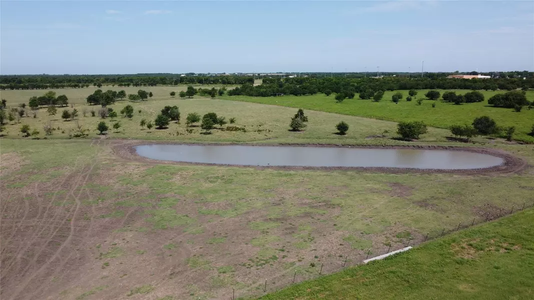 69 ac Deer Ln, Celeste, TX 75423