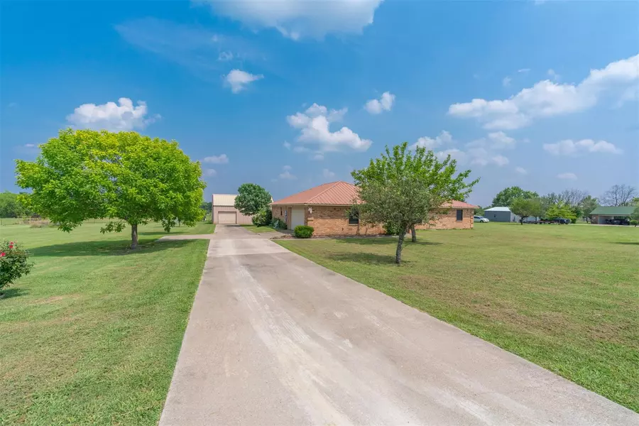 1103 N Atkins Drive, Celeste, TX 75423