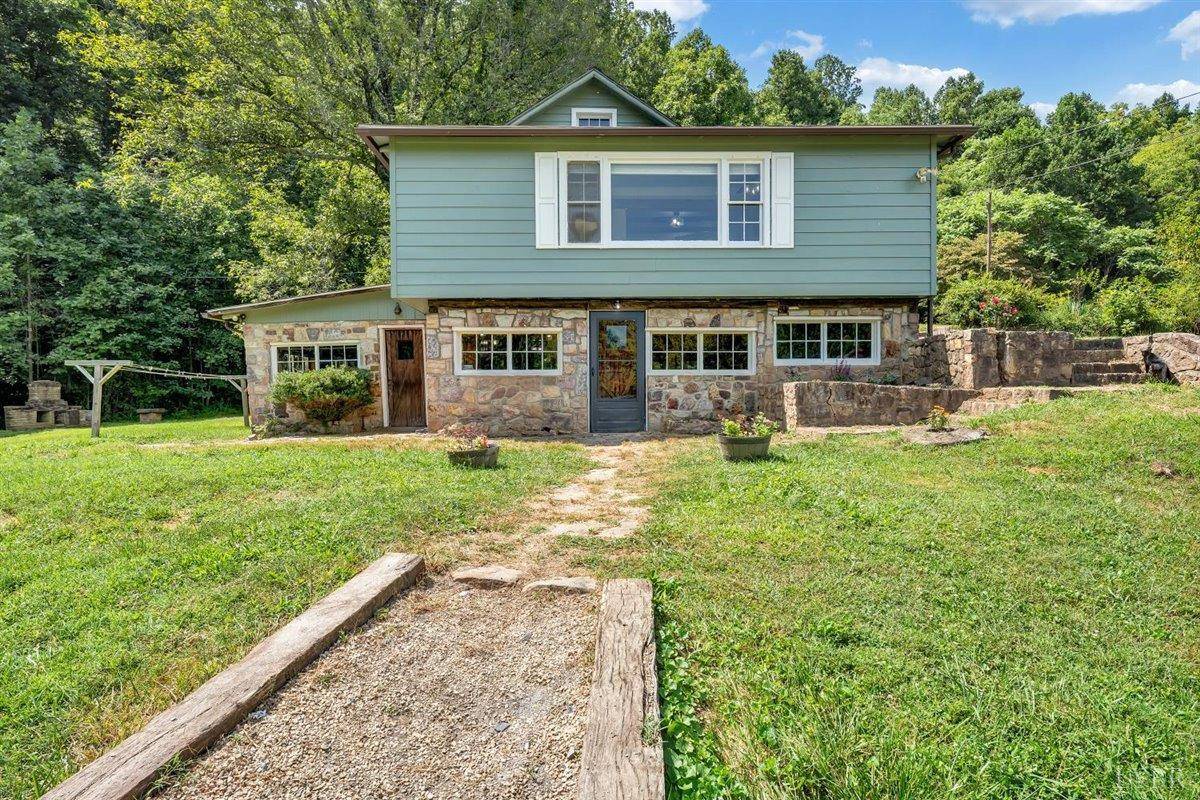 66 Najjum LN, Roanoke, VA 24019