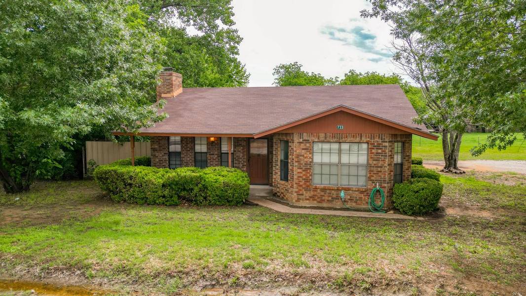 733 S Moseley Street, De Leon, TX 76444