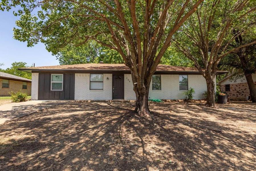 209 Southside Drive, Sanger, TX 76266