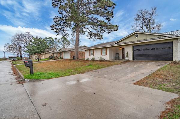 1306 Forrest Drive, Canton, TX 75103