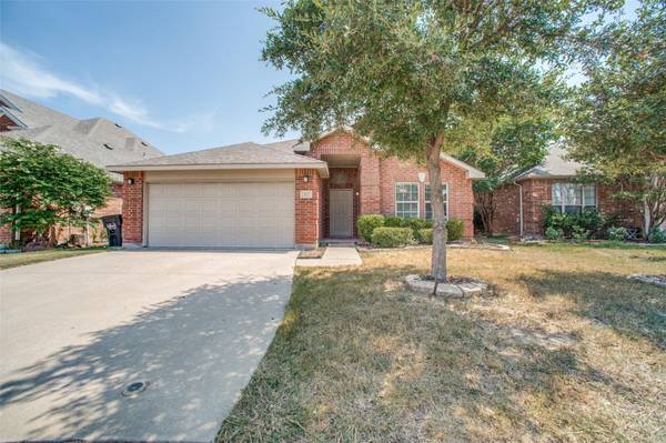 413 Sandy Creek Drive, Fort Worth, TX 76131