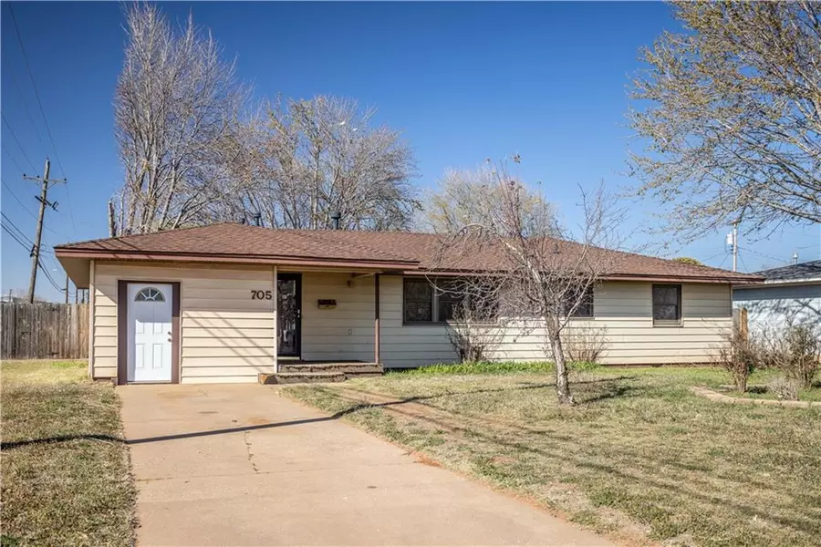 705 E Tom Stafford Street, Weatherford, OK 73096