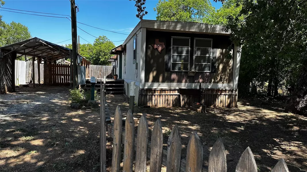 1011 Melwood Avenue, Brownwood, TX 76801