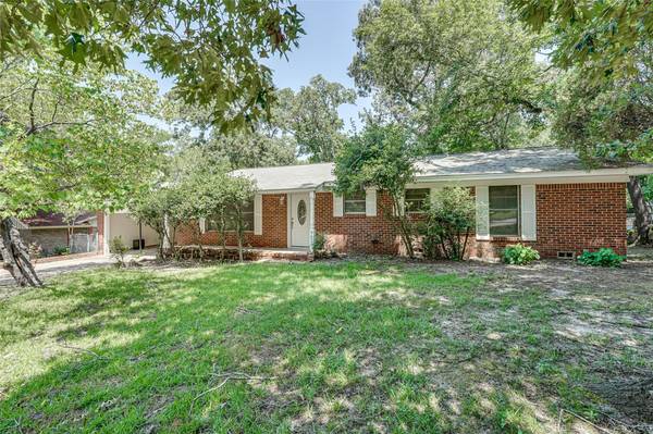 902 Shady Trail, Athens, TX 75751