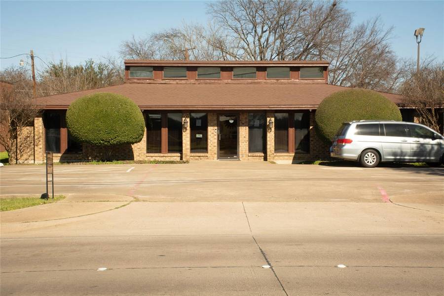 1005 E Pleasant Run Road, Desoto, TX 75115