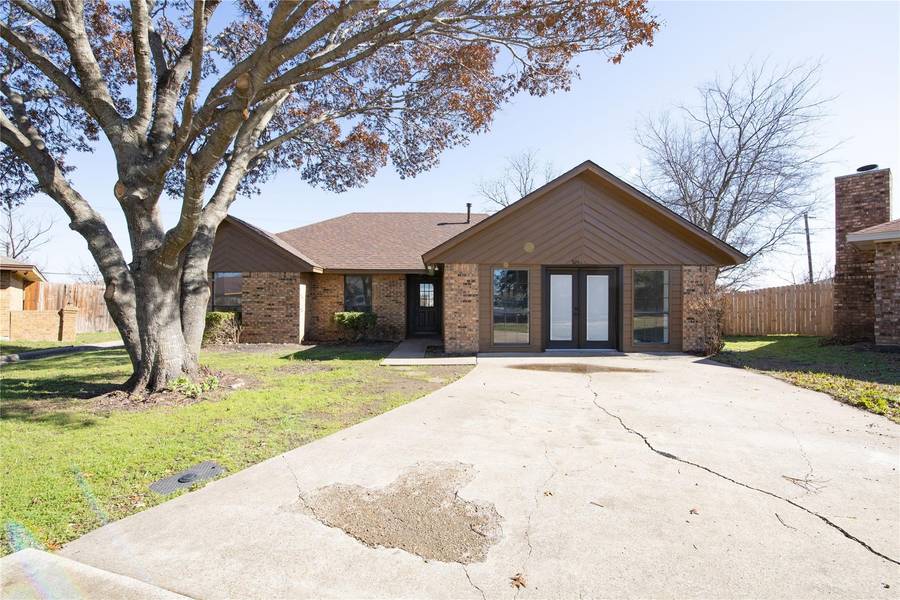 524 E Lark Court, Desoto, TX 75115