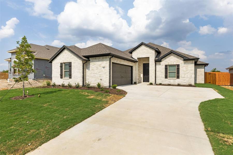 157 Bowling Green Avenue, Red Oak, TX 75154