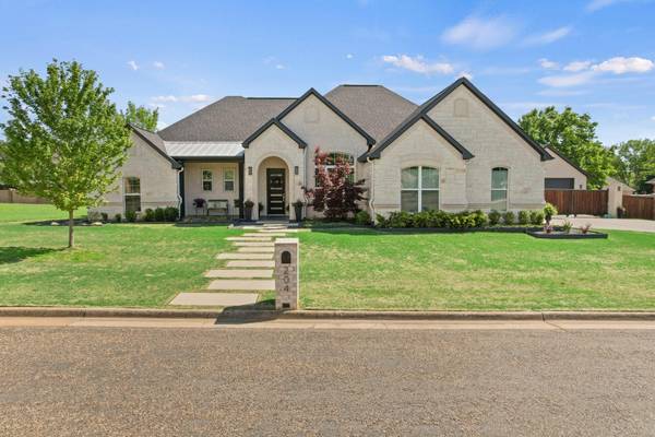 204 Devonshire, Mount Pleasant, TX 75455