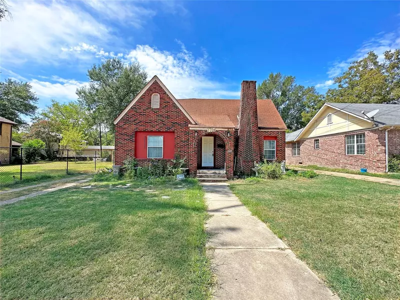 1104 N Moore Avenue, Tyler, TX 75702