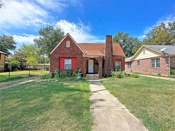 1104 N Moore Avenue,  Tyler,  TX 75702