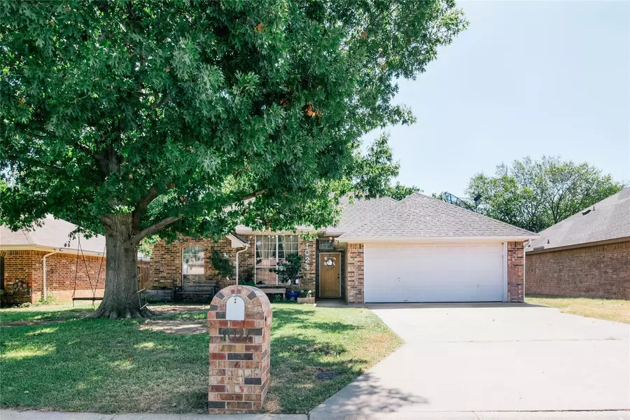 1024 Bayfield Drive, Denton, TX 76209