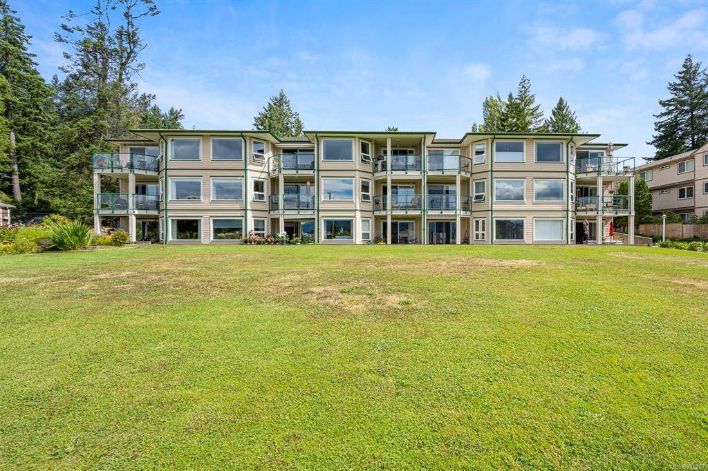 Comox, BC V9M 3M7,1876 Comox Ave #4