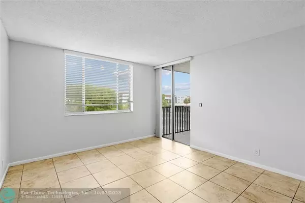 Lauderdale Lakes, FL 33311,2820 Somerset Dr  #305O