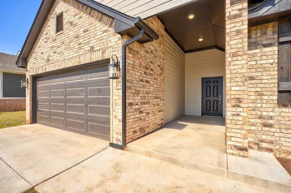 Edmond, OK 73013,16221 Brenton Hills Avenue