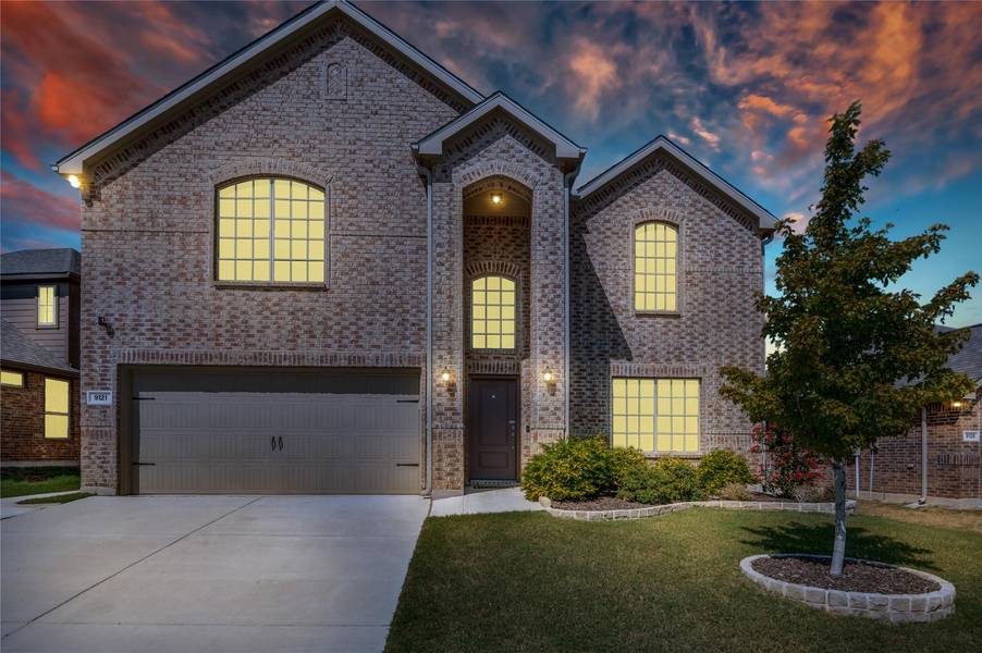 9121 Bronze Meadow Drive, Fort Worth, TX 76131