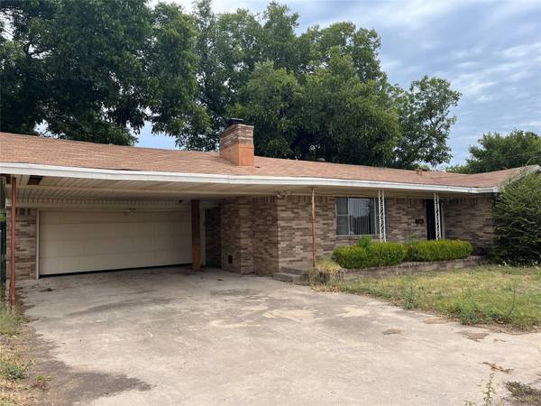 109 E Williams Street, Bowie, TX 76230