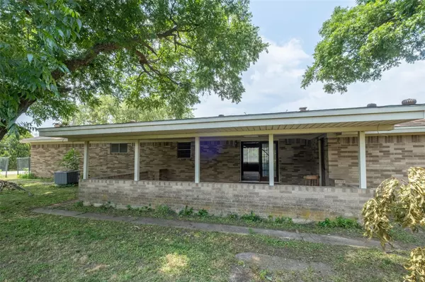 Bowie, TX 76230,109 E Williams Street