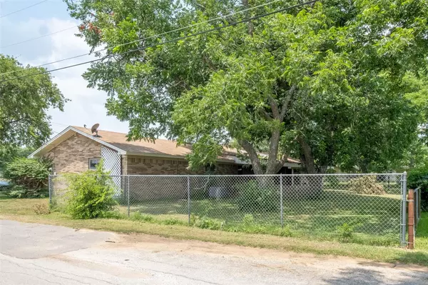 Bowie, TX 76230,109 E Williams Street