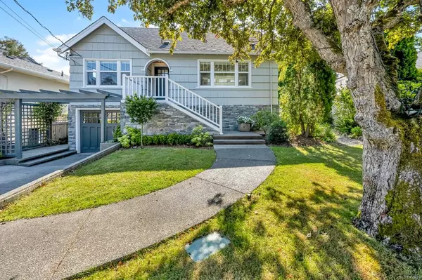 Oak Bay, BC V8S 5B1,735 Byng St