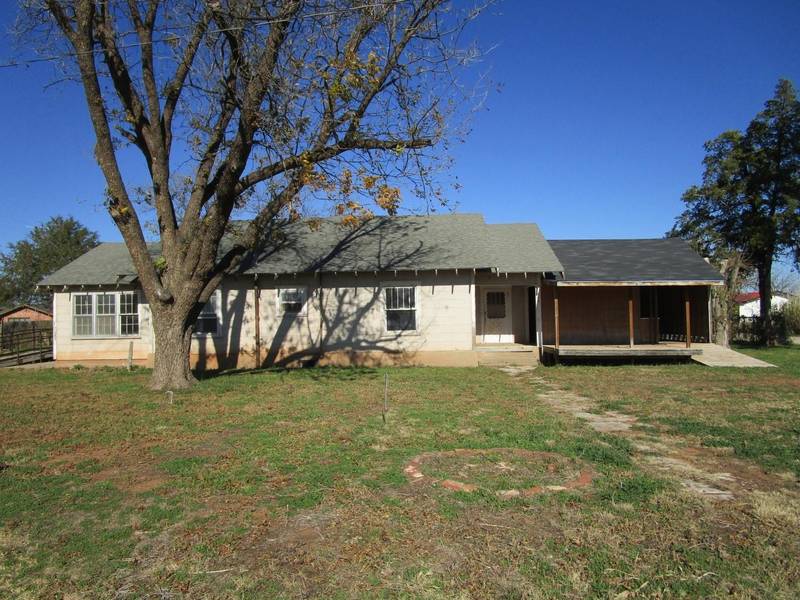 805 N 2nd Street, Crowell, TX 79227