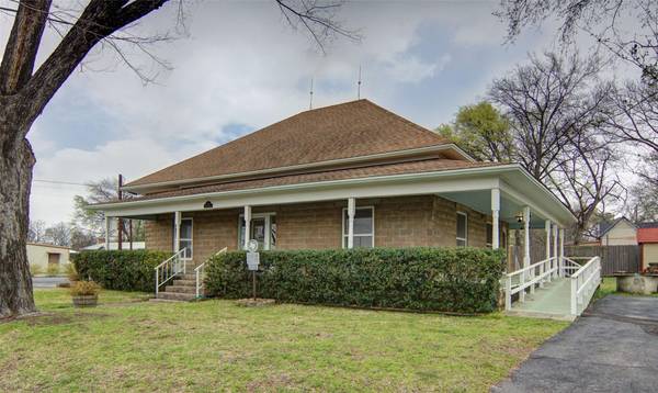 304 E Quitman Street, Emory, TX 75440