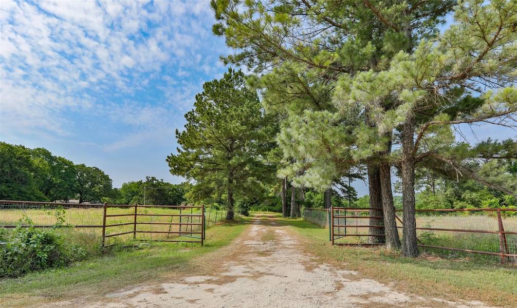 2916 County Road 220, Gainesville, TX 76240