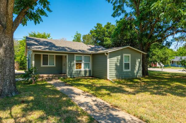 930 Poindexter Avenue, Cleburne, TX 76033