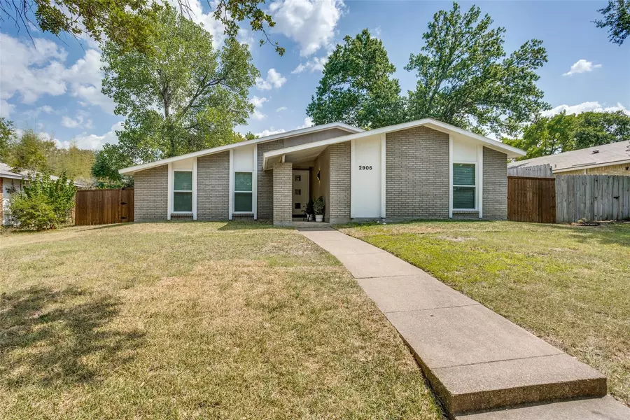 2906 Ashglen Drive, Garland, TX 75043