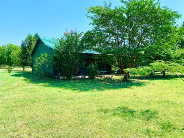 2288 County Road 2998, Windom, TX 75492