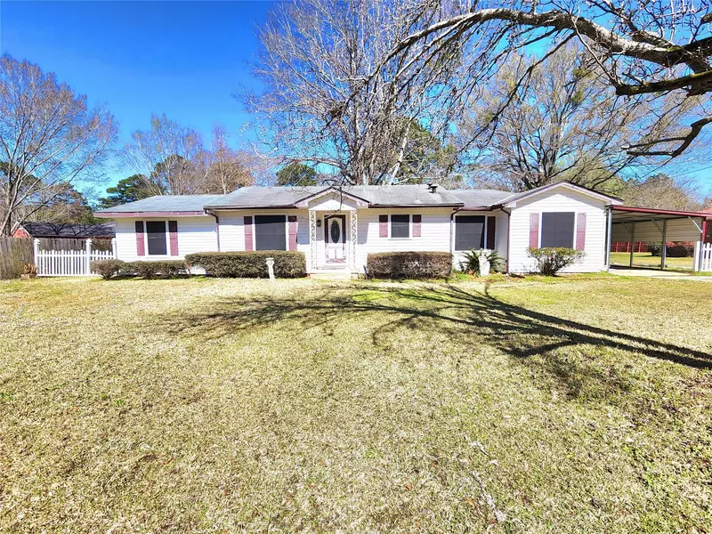 718 Ashland, Coushatta, LA 71019