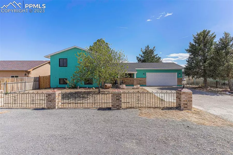 184 E Eads DR, Pueblo West, CO 81007