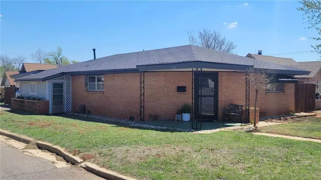 124 N Caddo Street, Weatherford, OK 73096