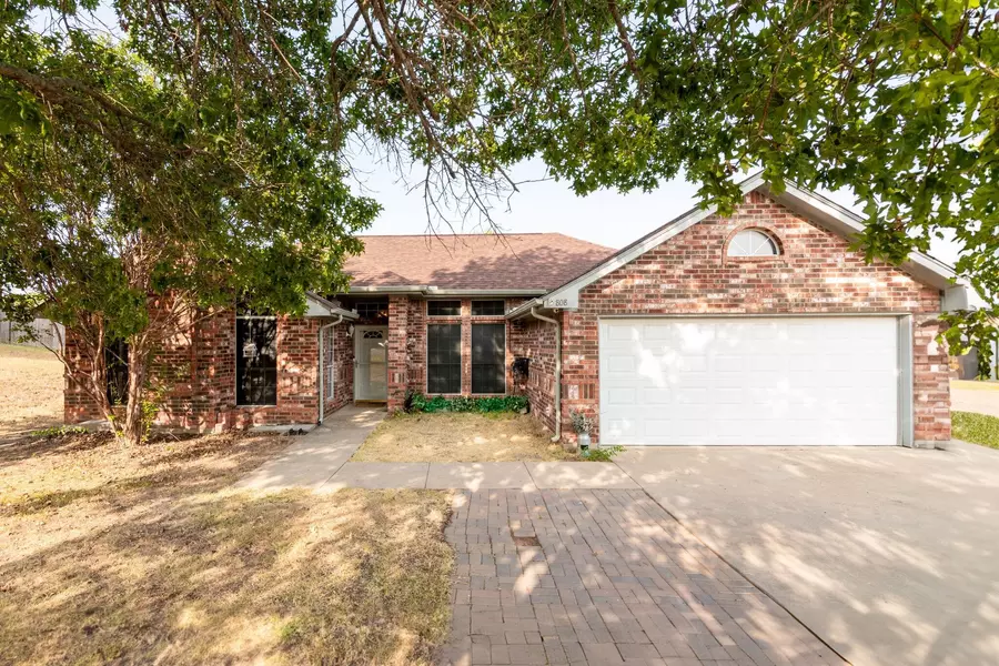 808 Wayne Trail, Azle, TX 76020