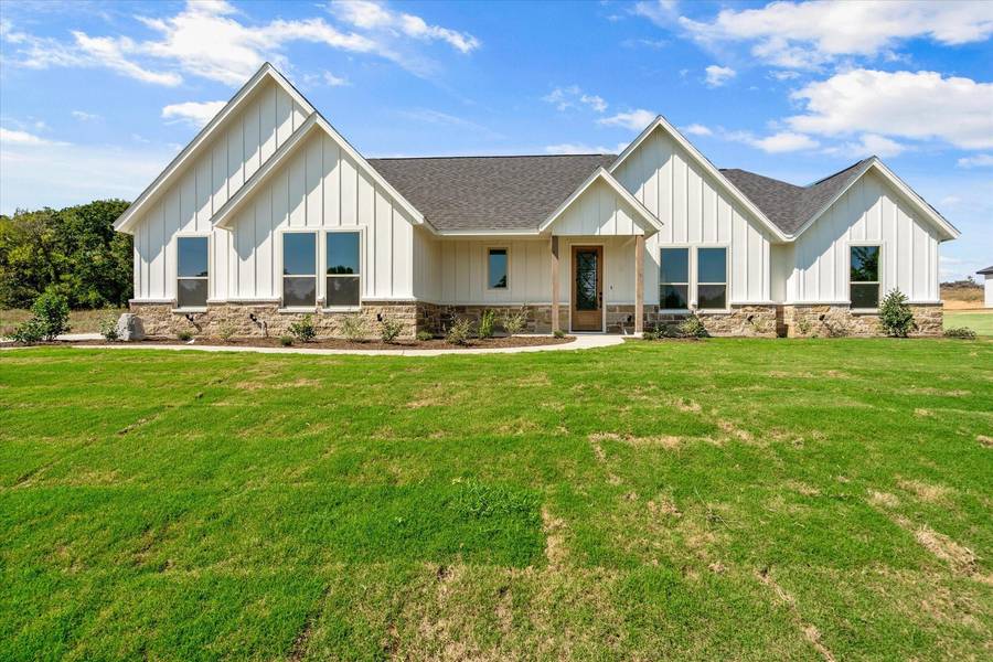 10028 Valley Oak Court, Springtown, TX 76082