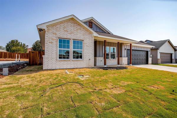 120 Magnolia Estates Street, Crowley, TX 76036