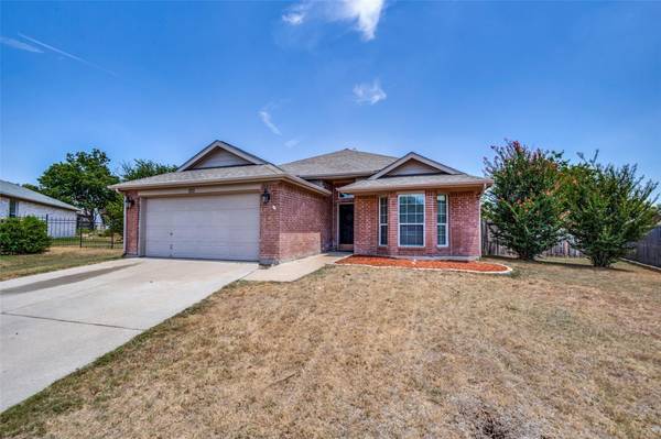 105 SW Kensington Court SW, Rhome, TX 76078