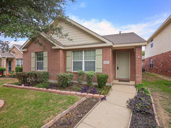 8921 Wayne Street,  Cross Roads,  TX 76227