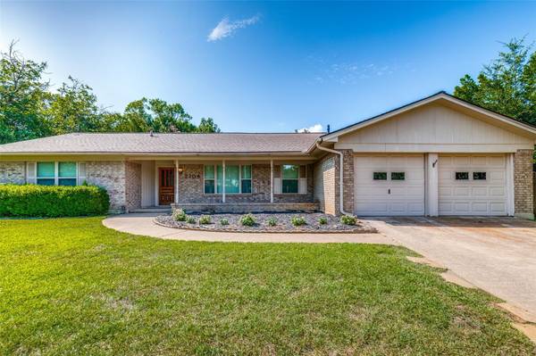 2204 Ravinia Drive, Arlington, TX 76012