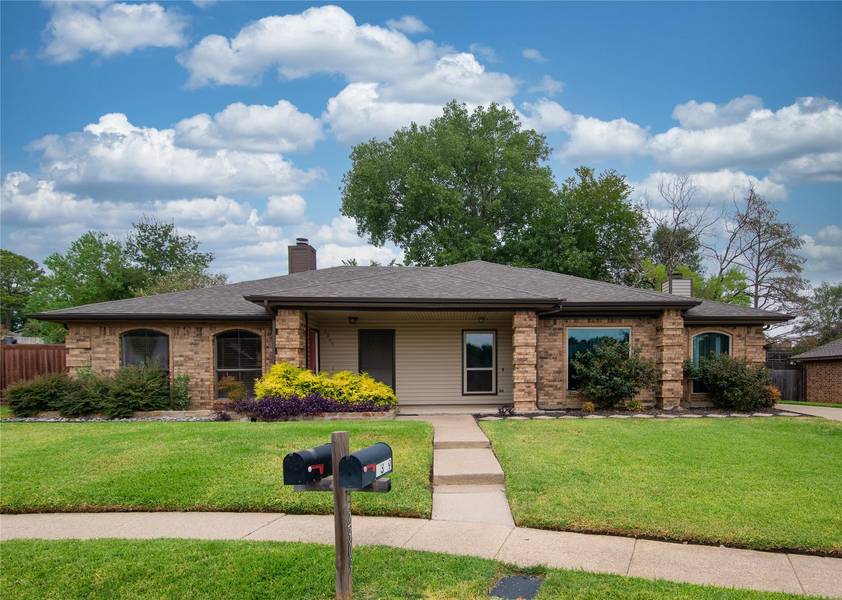 2309 Oakmont Drive, Bedford, TX 76022