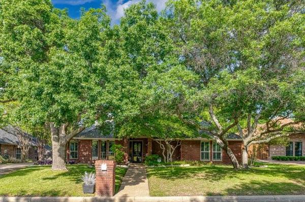 6925 Brookvale Road, Fort Worth, TX 76132