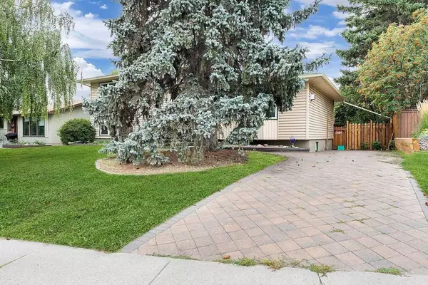 Calgary, AB T3E 5R3,6407 Lombardy CRES SW